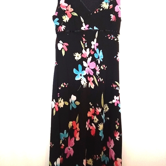 Jane Alexander Floral Midi Dress with Wrap style bodice - Picture 10 of 10